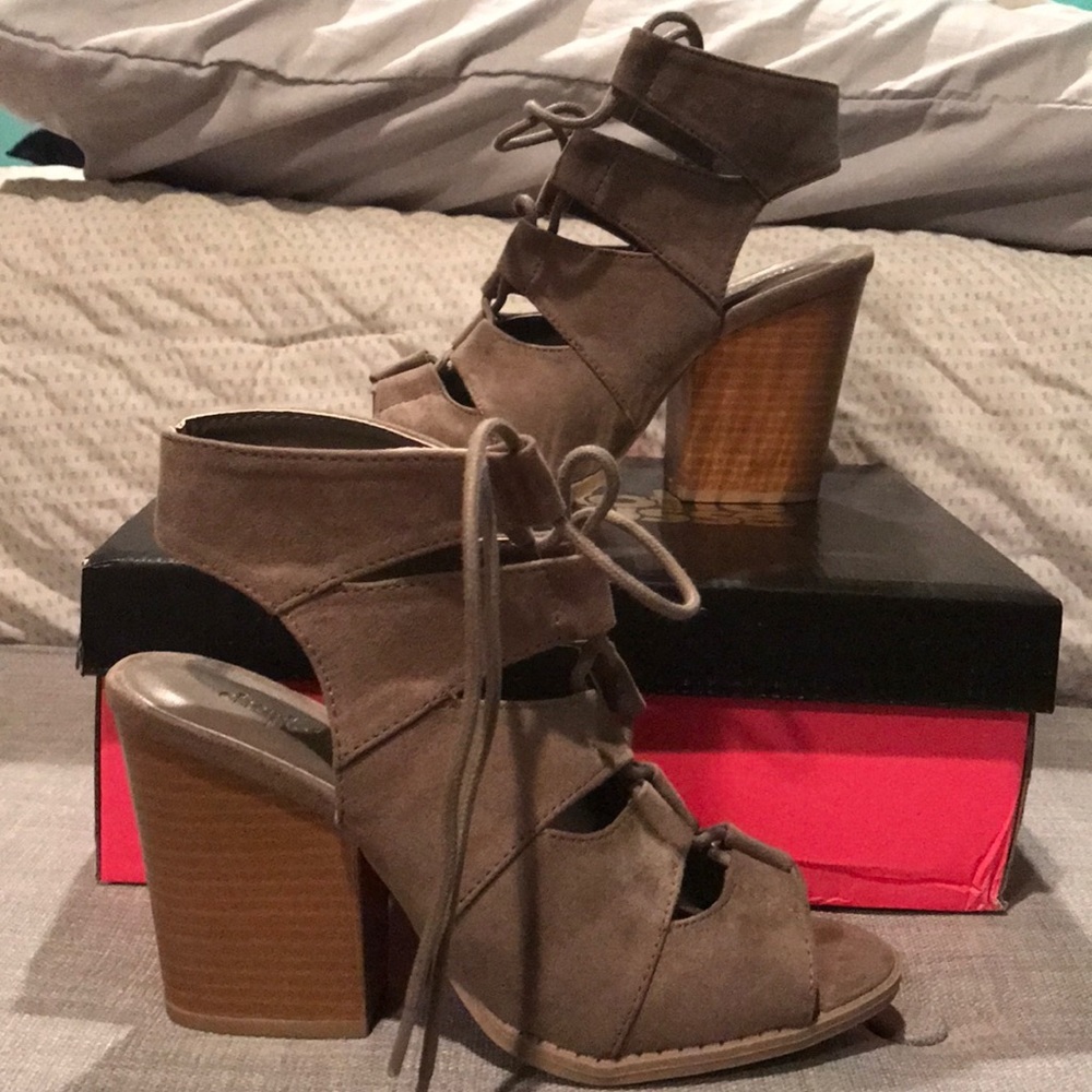Sexy tie up heels